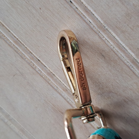 Ahdorned Guitar Style Cheetah Animal Print Crossbody Gold Hardwear Strap - Picture 4 of 8